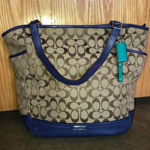 ✨Large tote Coach purse Khaki signature! 💕✨
